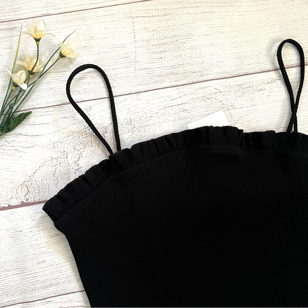 Better Be Ruffle Hem Ribbed Cropped Top - Picture 2 of 12